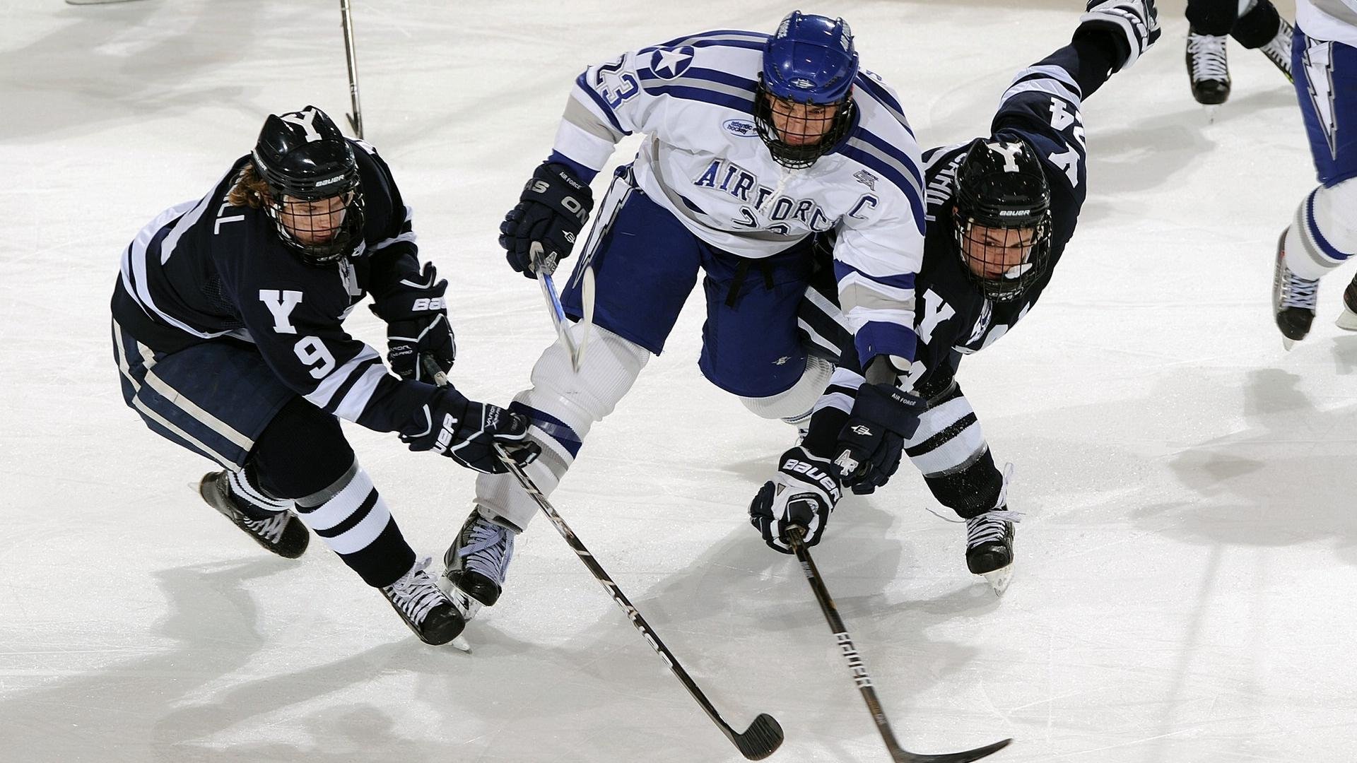 苏炳添出席田径科技展推介新装备，苏炳添比赛